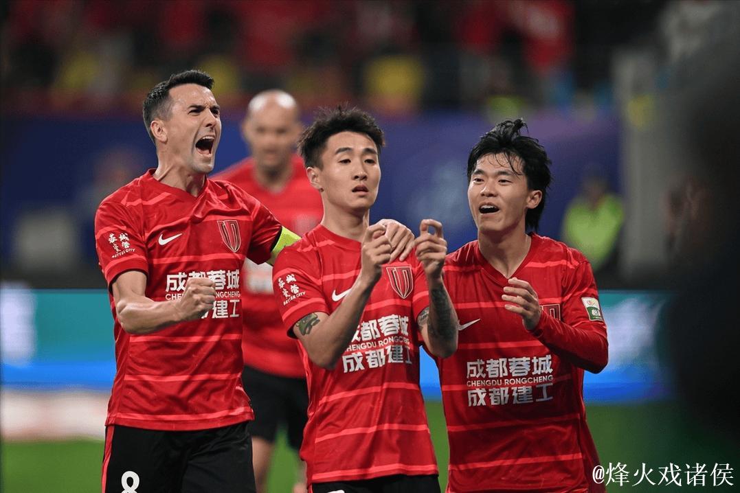 “成都蓉城续约本土明星球员,前中超冠军主力引发期待” “成都蓉城续约本土明星球员,前中超冠军主力引发期待”